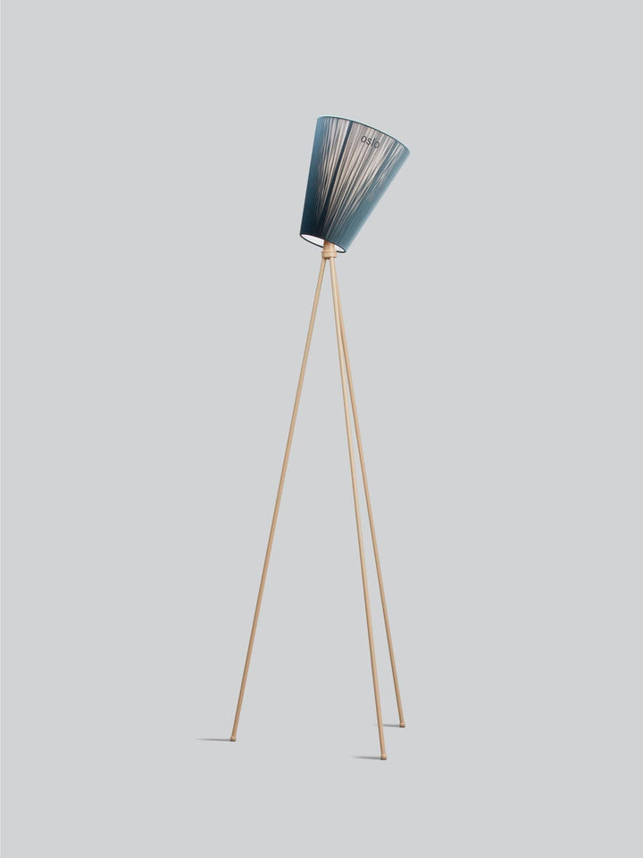 Oslo-Wood-gulvlampe-beige-med-skjerm-Gulvlamper-Northern-NOn_188163-5.jpg