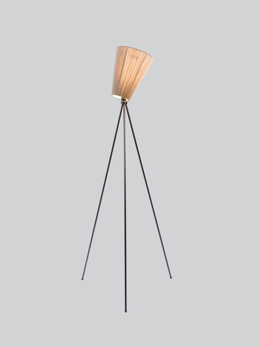Oslo-Wood-gulvlampe-svart-med-skjerm-Gulvlamper-Northern-NOn_186160-3.jpg