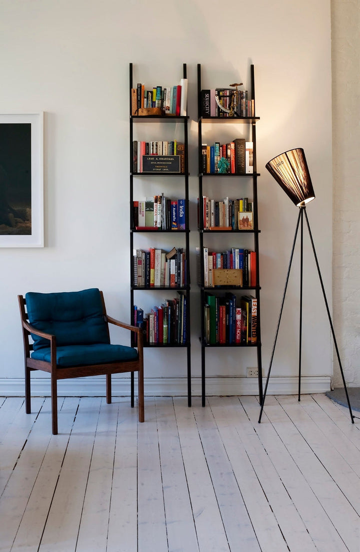 Oslo Wood gulvlampe svart med skjerm