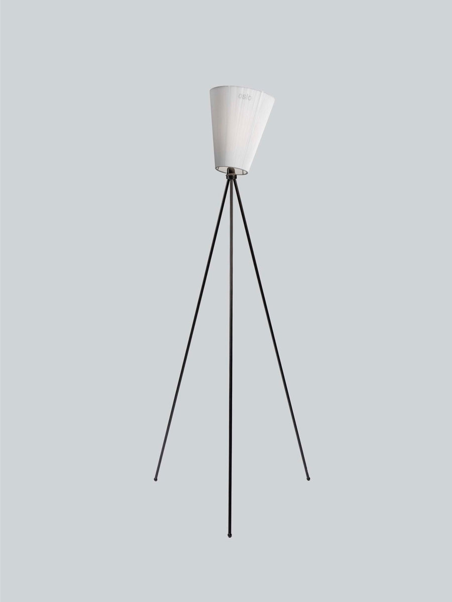 Oslo-Wood-gulvlampe-svart-med-skjerm-Gulvlamper-Northern-NOn_186164-5.jpg