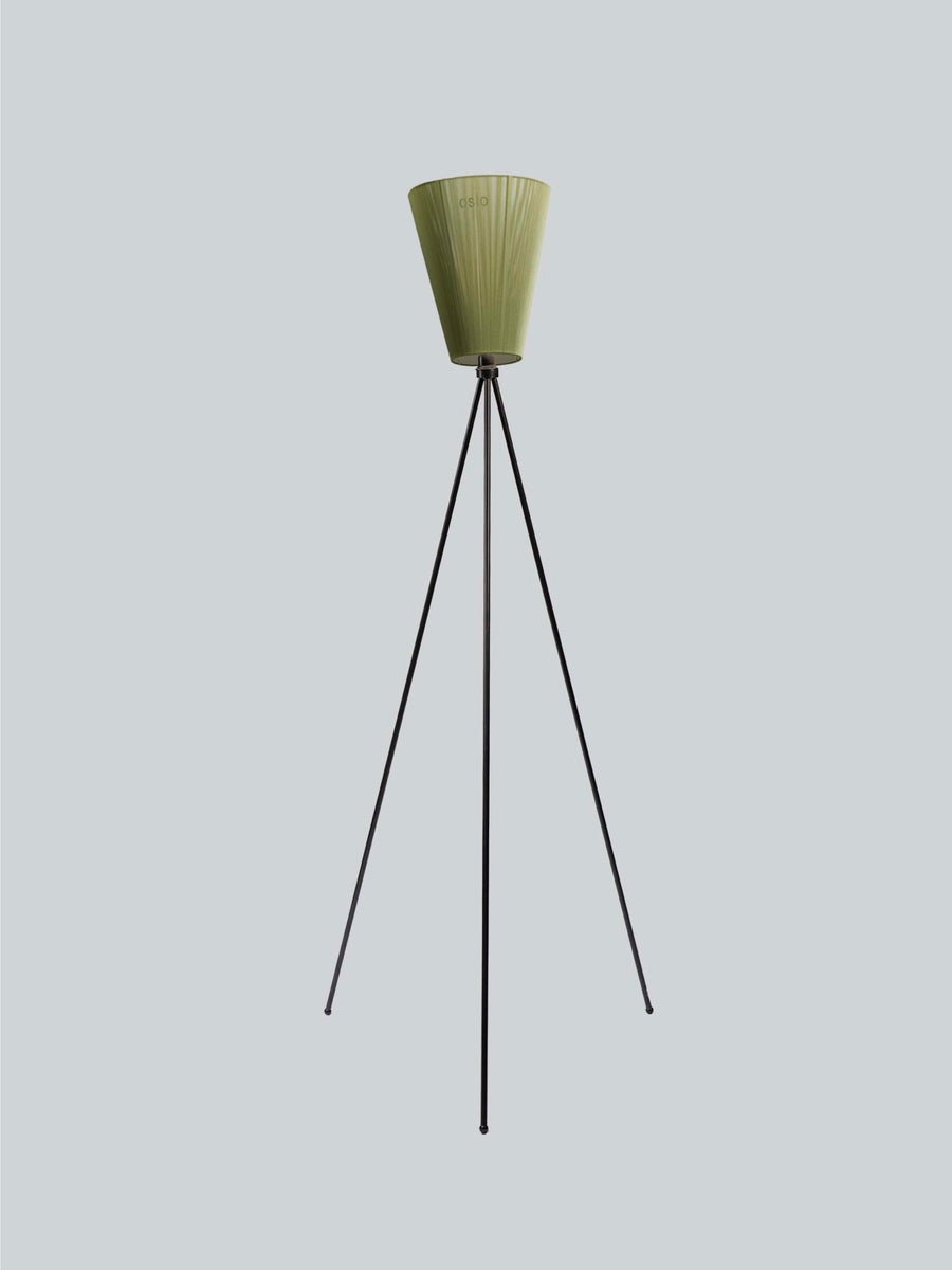 Oslo-Wood-gulvlampe-svart-med-skjerm-Gulvlamper-Northern-NOn_186165-6.jpg