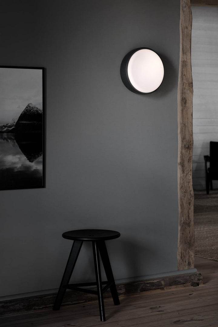 Over-Me-40-tak-vegglampe-Taklamper-Northern-NOn_643-7.jpg