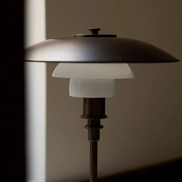 PH-32-Aged-brass-opal-bordlampe-Bordlamper-Louis-Poulsen-LP_5744165617-7.webp