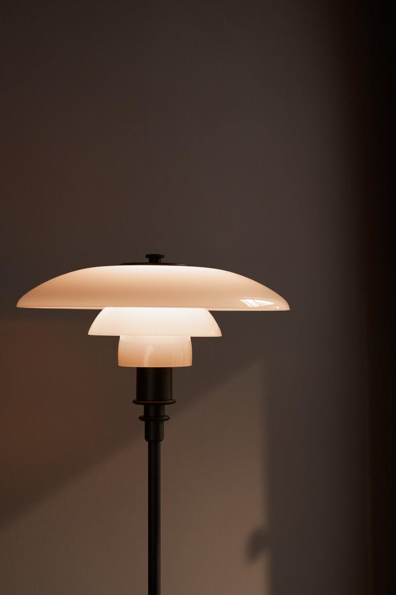 PH-32-Dusty-Terracotta-Bordlamper-Louis-Poulsen-LP_5744173298-10.jpg