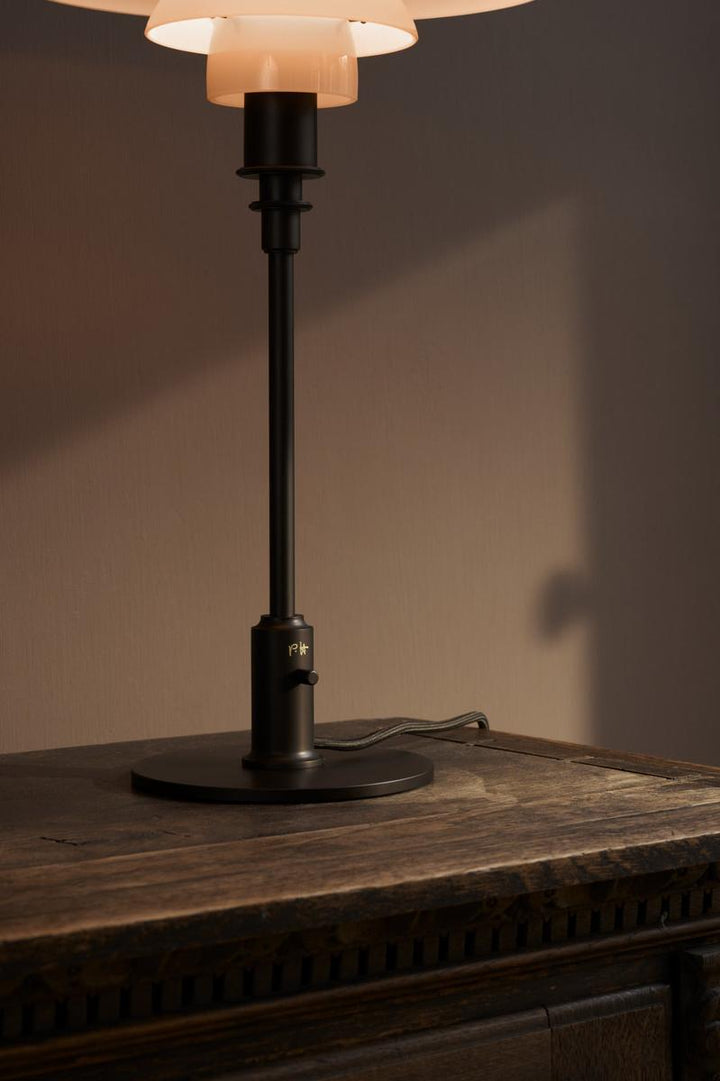PH-32-Dusty-Terracotta-Bordlamper-Louis-Poulsen-LP_5744173298-4.jpg