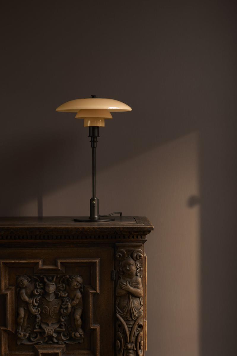 PH-32-Dusty-Terracotta-Bordlamper-Louis-Poulsen-LP_5744173298-6.jpg