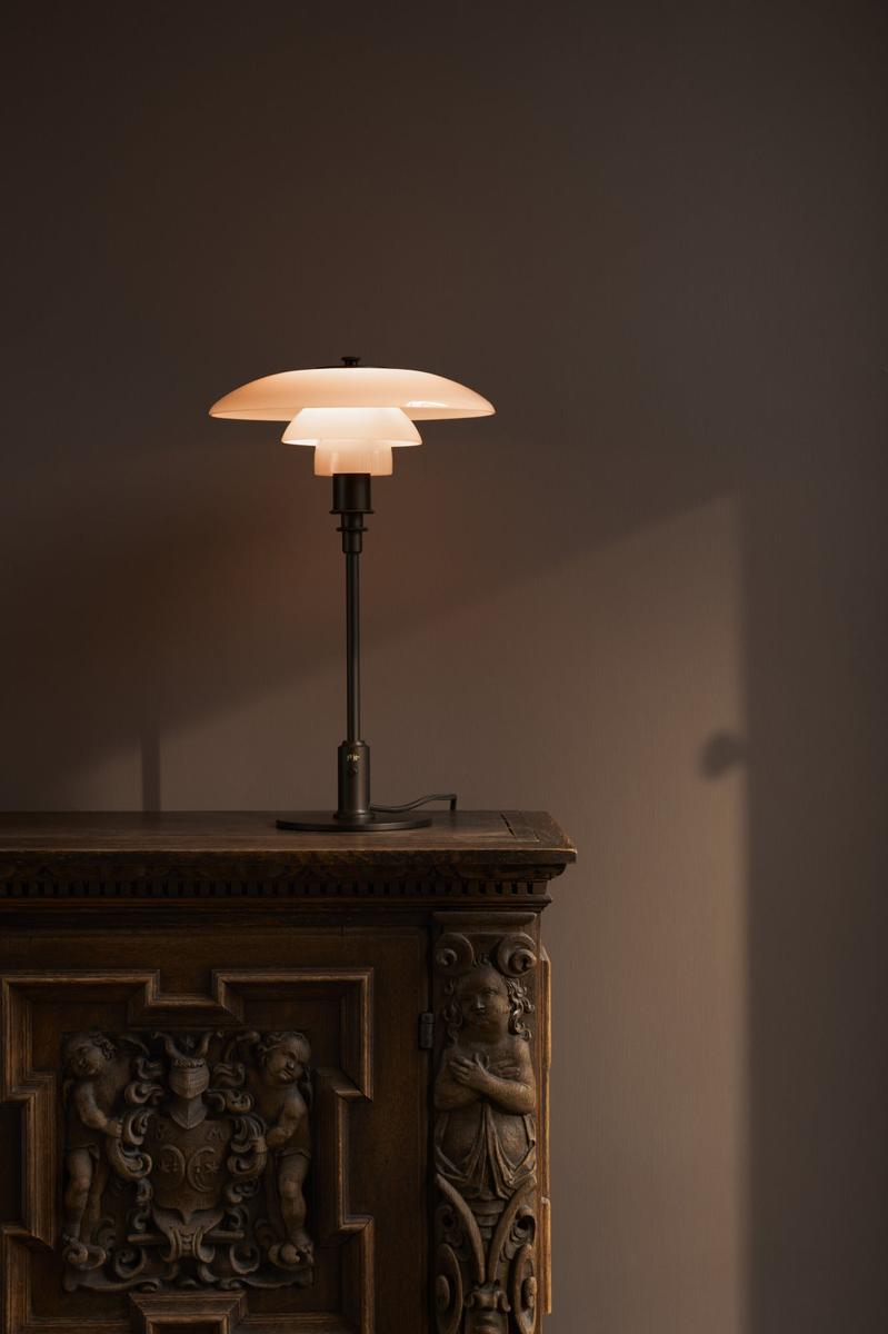 PH-32-Dusty-Terracotta-Bordlamper-Louis-Poulsen-LP_5744173298-9.jpg