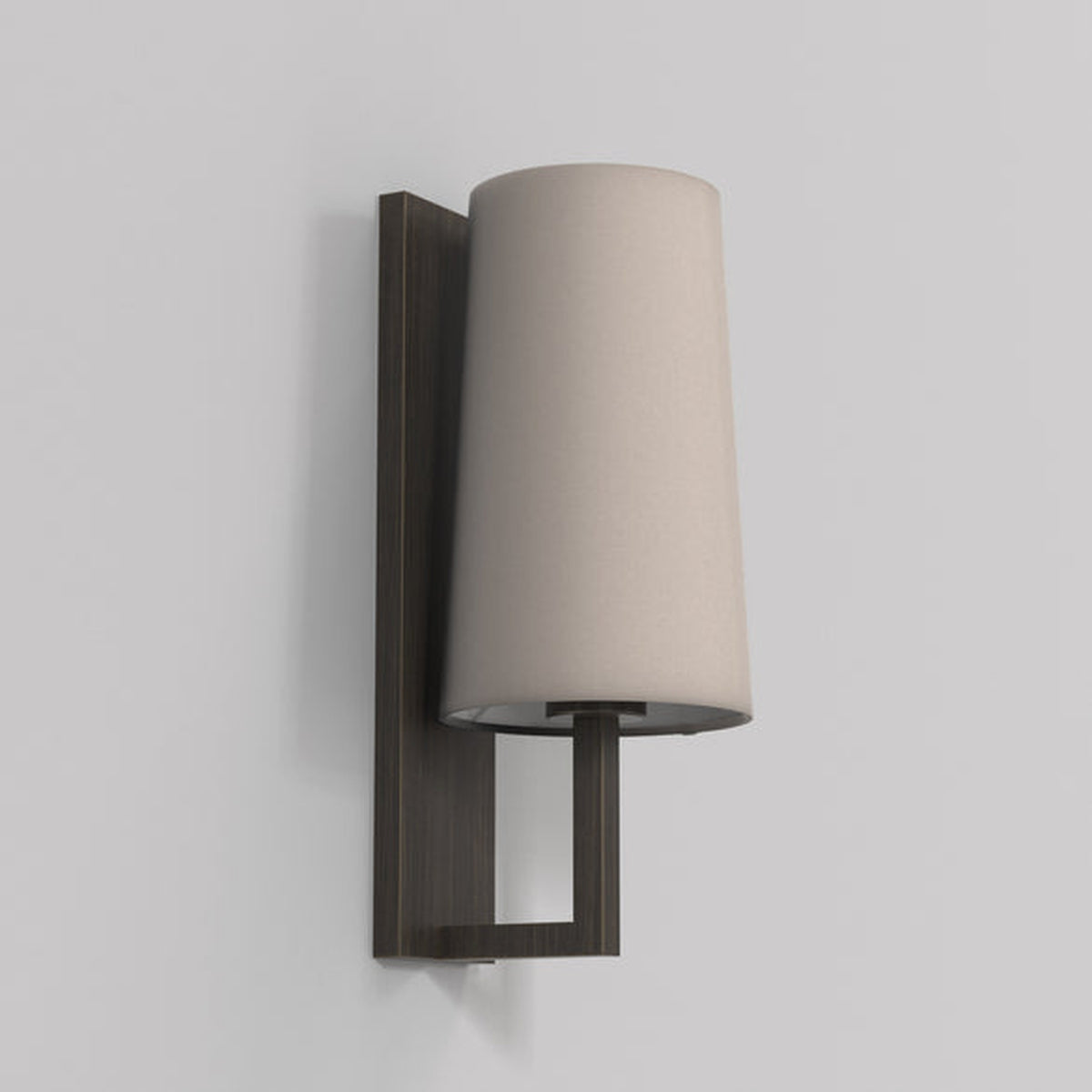 Riva-350-vegglampe-med-stoffskjerm-Vegglamper-Astro-Lighting-Asg_12140105018004-4.jpg