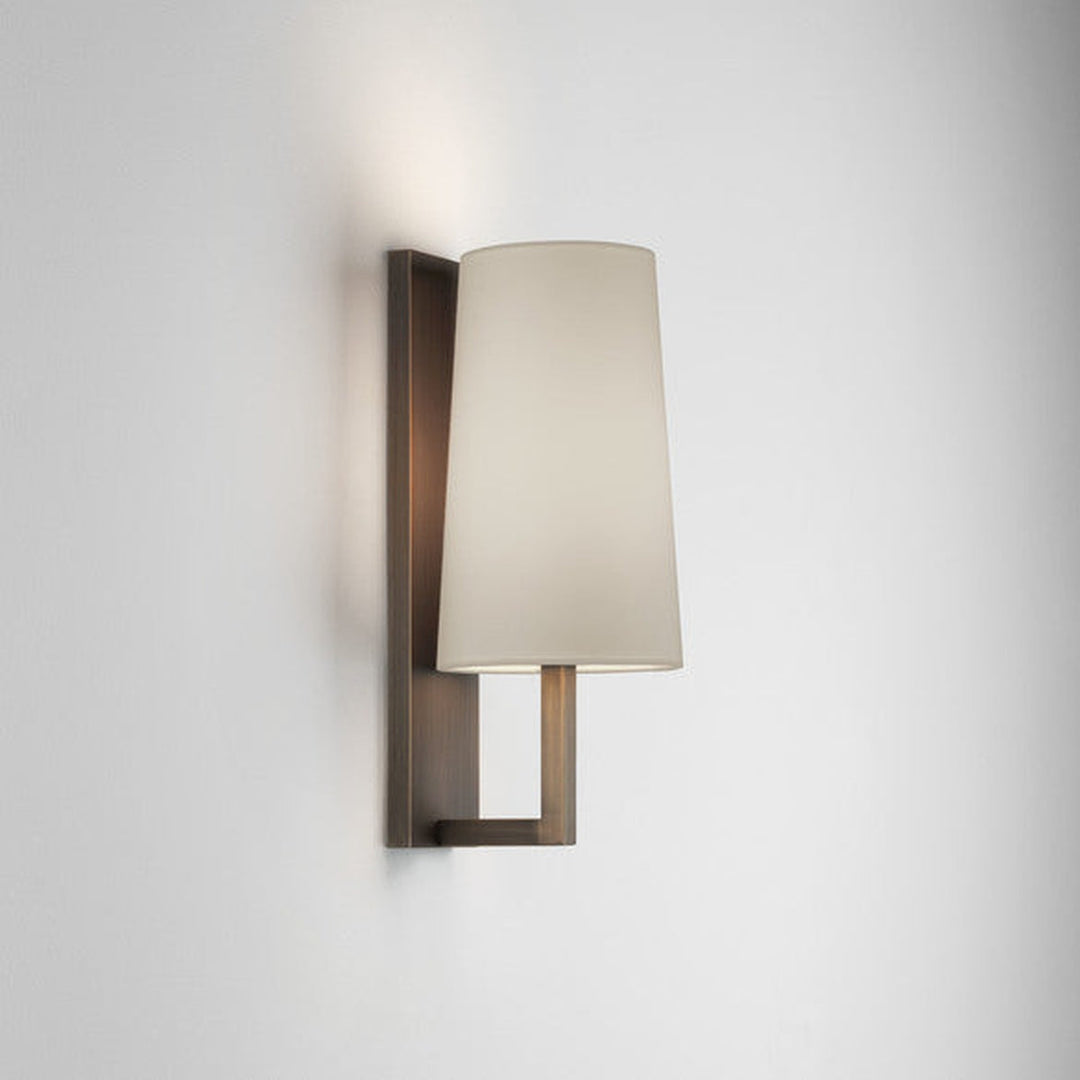 Riva-350-vegglampe-med-stoffskjerm-Vegglamper-Astro-Lighting-Asg_12140105018004-5.jpg