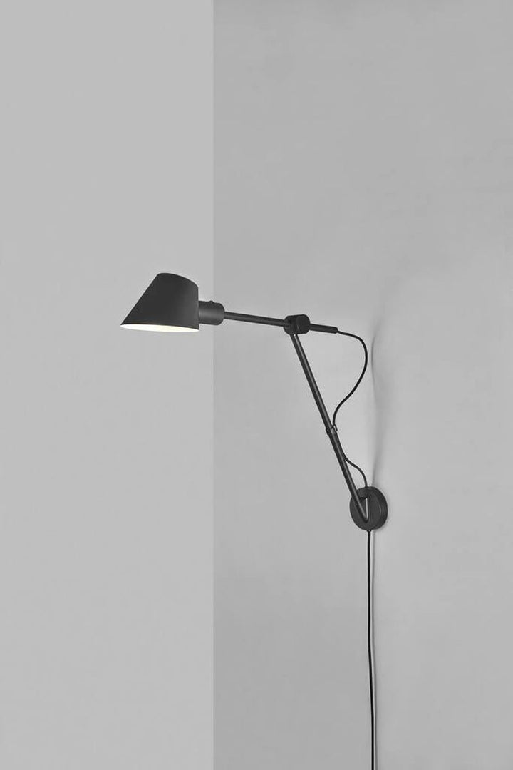 Stay-Long-vegglampe-Svart-Vegglamper-DFTP-2020455003-6.jpg