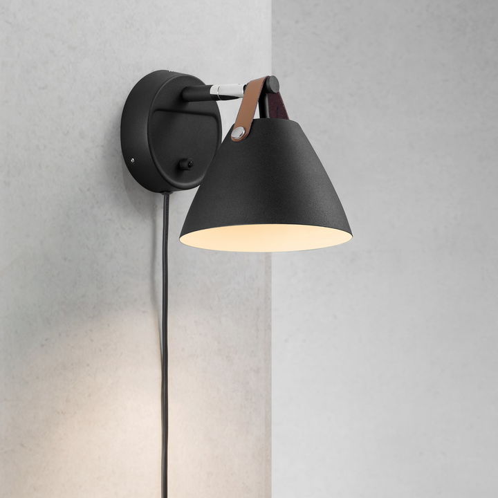 Strap-vegglampe-Svart-Vegglamper-DFTP-84291003-5.png