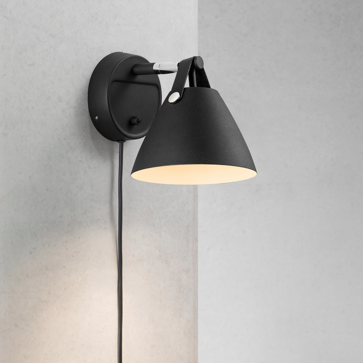 Strap-vegglampe-Svart-Vegglamper-DFTP-84291003-6.png