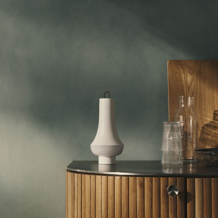 Tomoshi-portable-lampe-Bordlamper-Louis-Poulsen-LP_5744171290-5.jpg