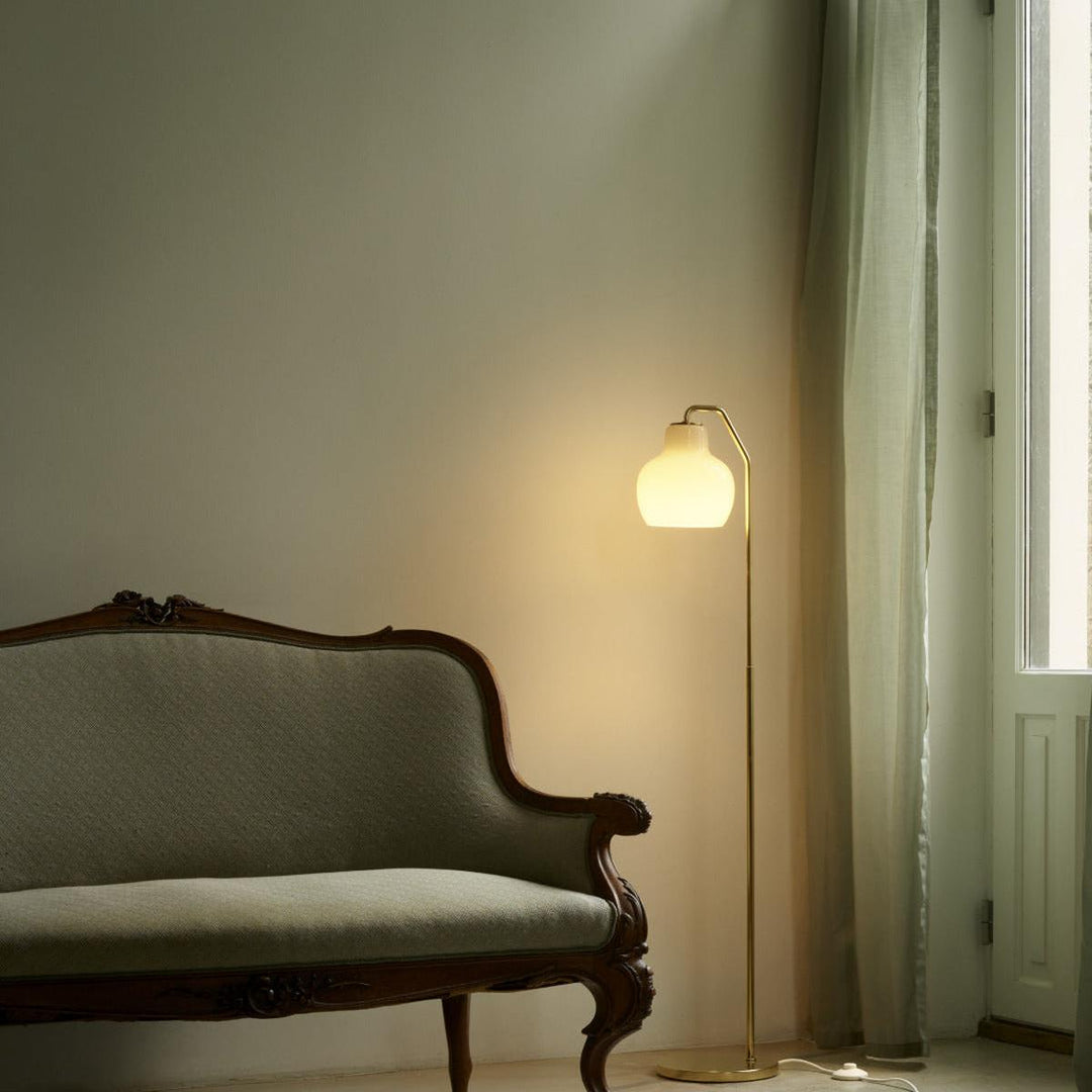 VL-Ring-Crown-gulvlampe-Gulvlamper-Louis-Poulsen-LP_5744613318-1.jpg