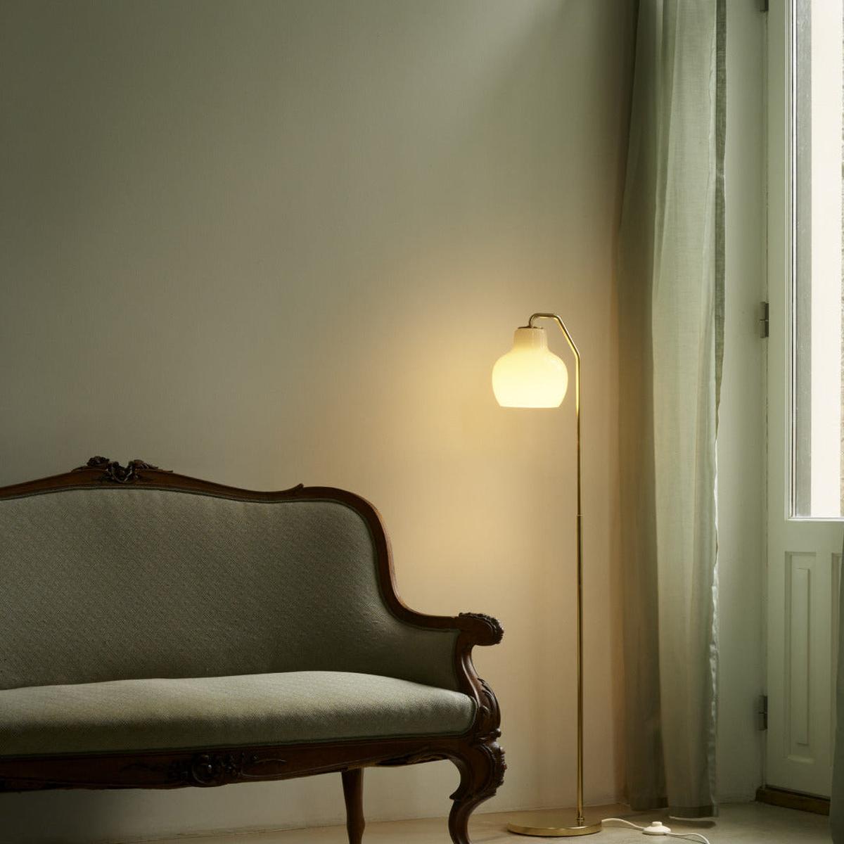 VL-Ring-Crown-gulvlampe-Gulvlamper-Louis-Poulsen-LP_5744613318-1.jpg