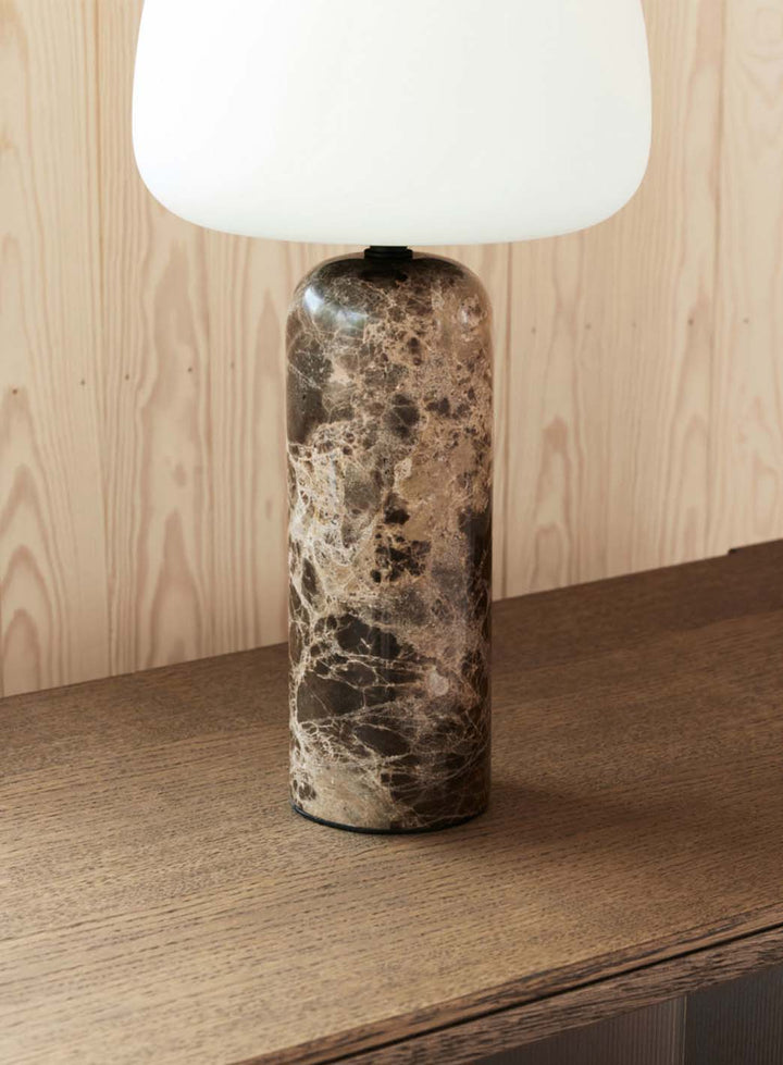 a121e4e1f8a6719ba7498e32d65d9275392eb6d7_Kin_table_lamp_40_1.jpg