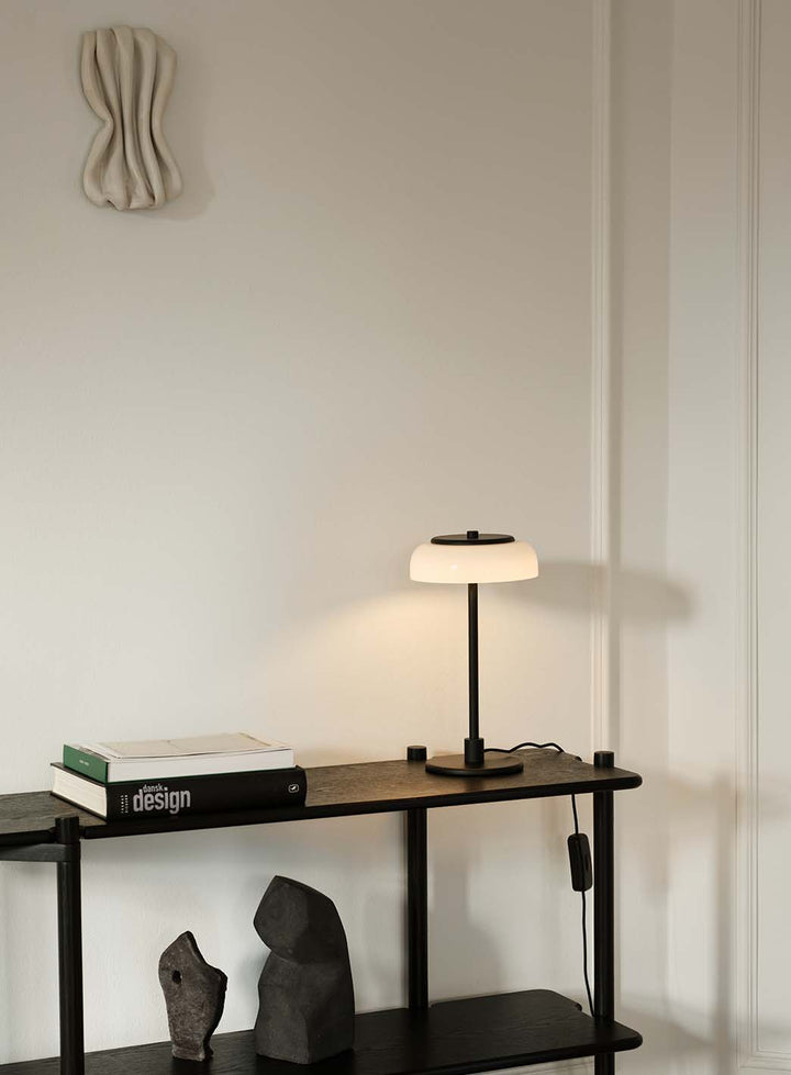 a5ea9b84b4bbb7fafdf8eefe6b5b403434d1ba86_Blossi_Small_Table_sortopal_1_4.jpg