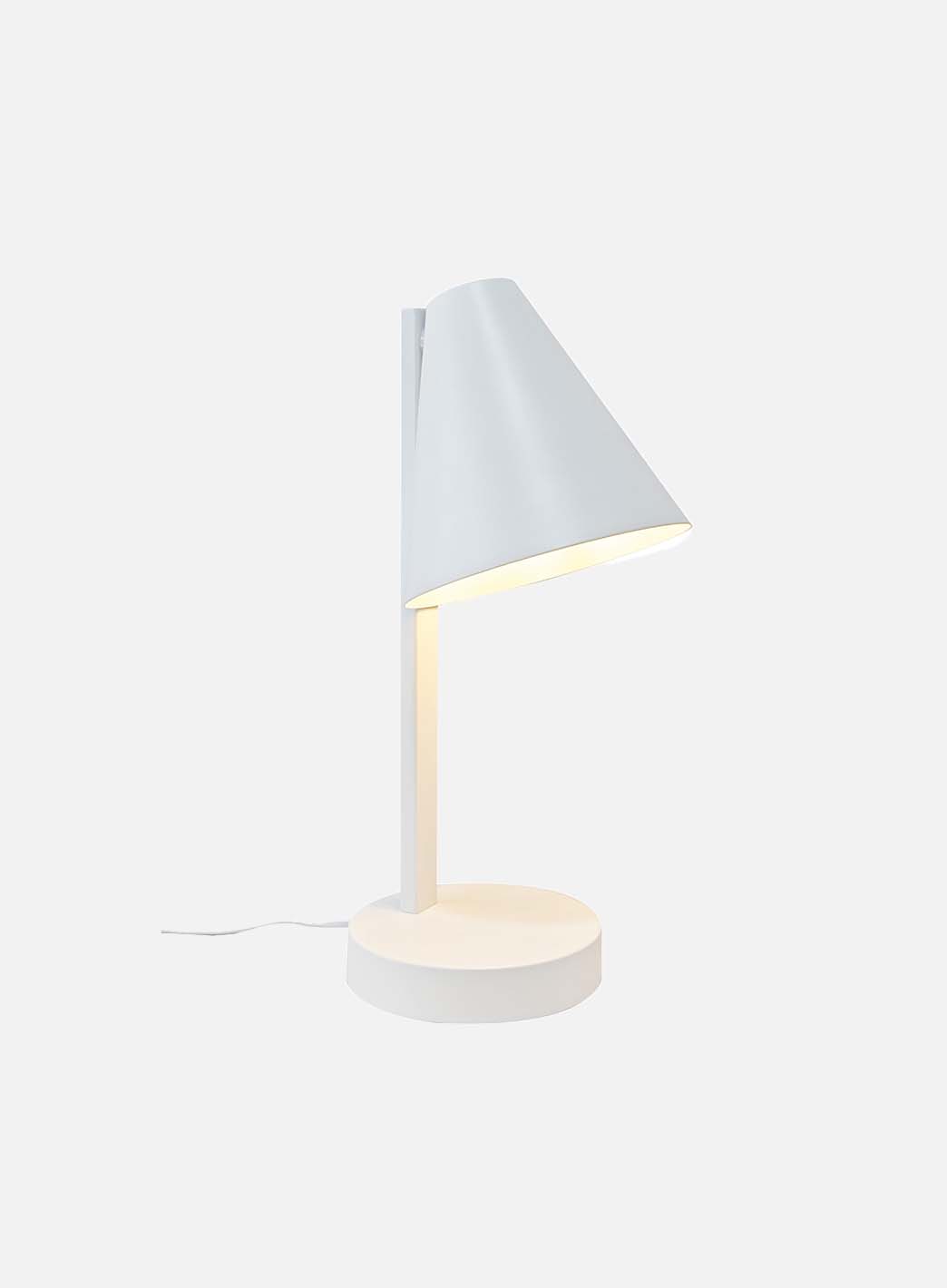 ab81ae7ce2a3923d27dcd2d790bea700fbe21bd8_Wilmer_bordlampe_nordlux_hvit_3_1.jpg