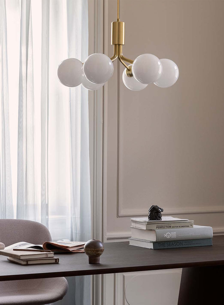b8f393b2f06d16ade0183f5d65dc8c7cce433f22_Apiales_6_taklampe_brass_opal_4_1.jpg