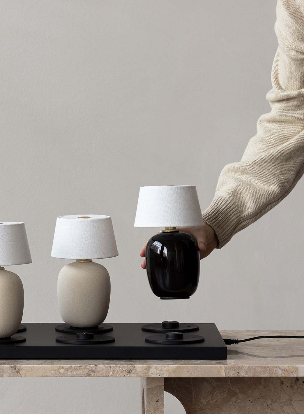 ba26d0d5f712673ebd889e8f135dcda56ca5ca4b_Torso_bordlampe_Audo_copenhagen_sort_2_1.jpg