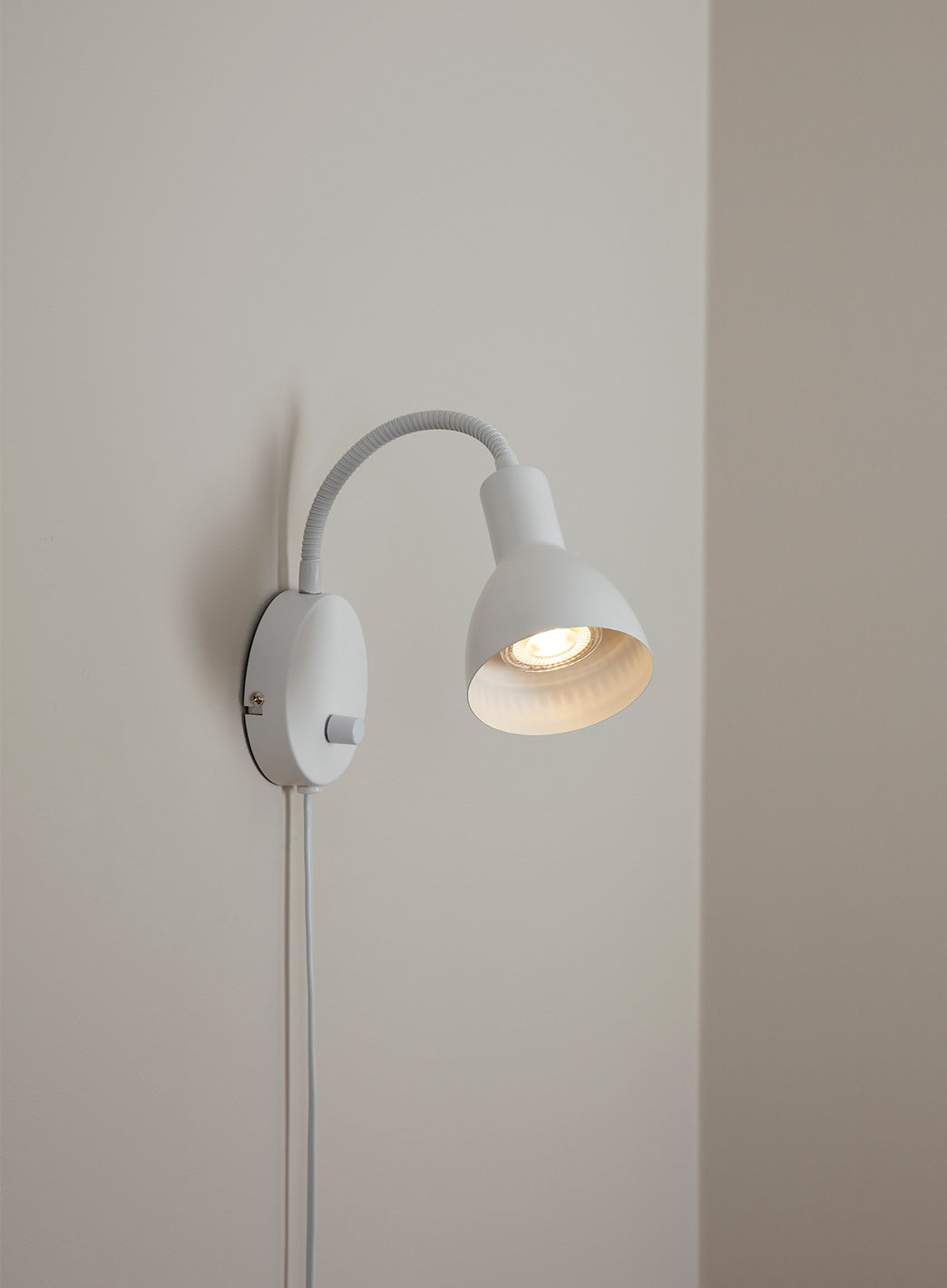 Bent vegglampe