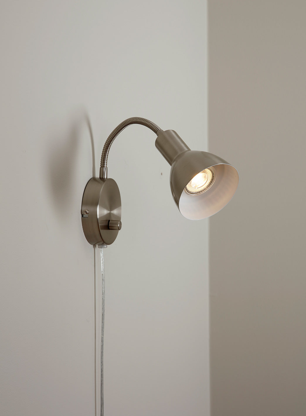 Bent vegglampe