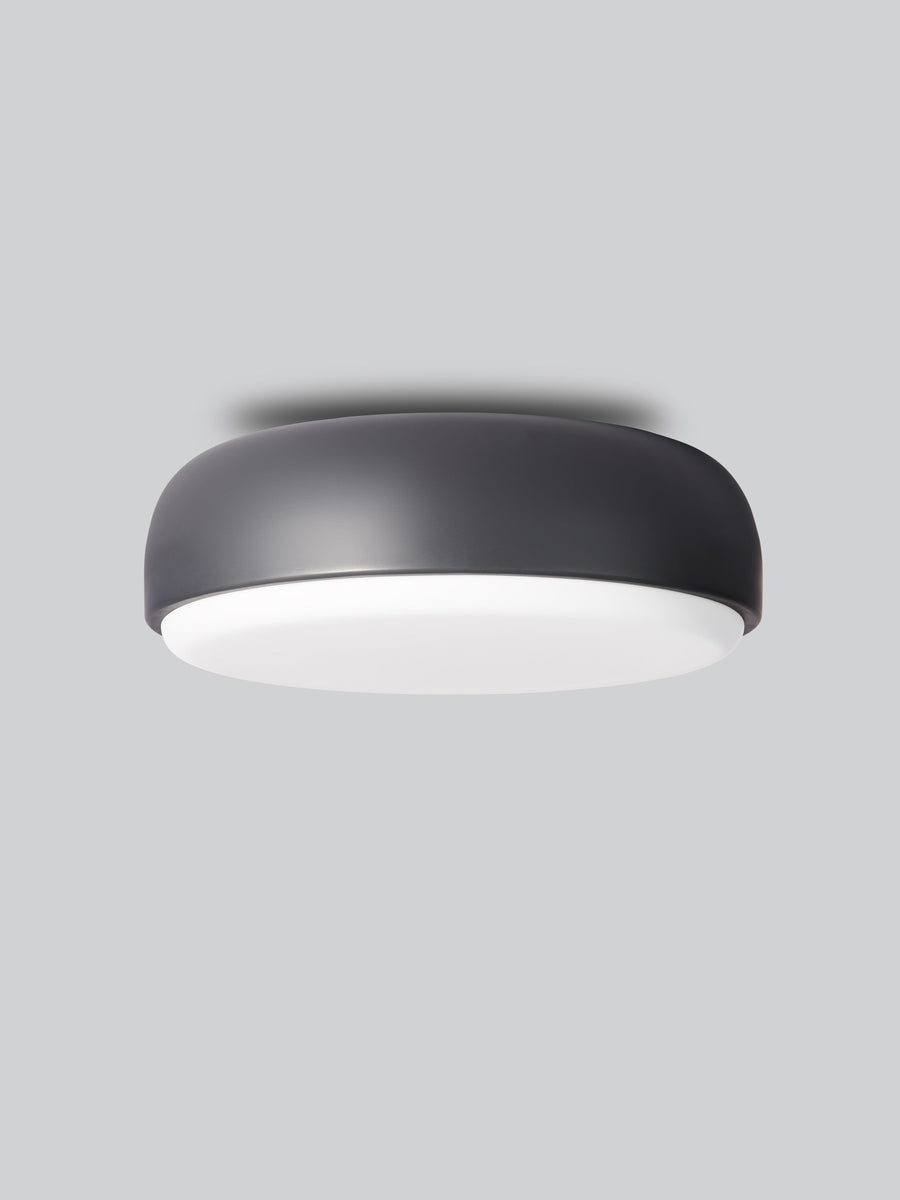 christianiabelysningproducts-1510661054424-s-files-1-0950-7622-1112-files-Over-Me-40-tak-vegglampe-Taklamper-Northern-NOn_645-6