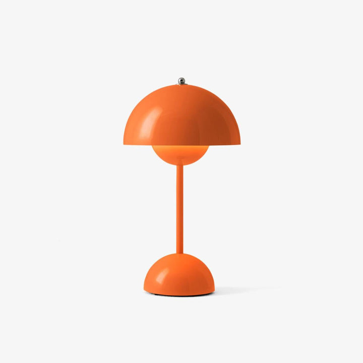 christianiabelysningproducts-3335836224289-s-files-1-0950-7622-1112-files-Flowerpot-VP9-baerbar-bordlampe-Bordlamper-Tradition-133093A570-17