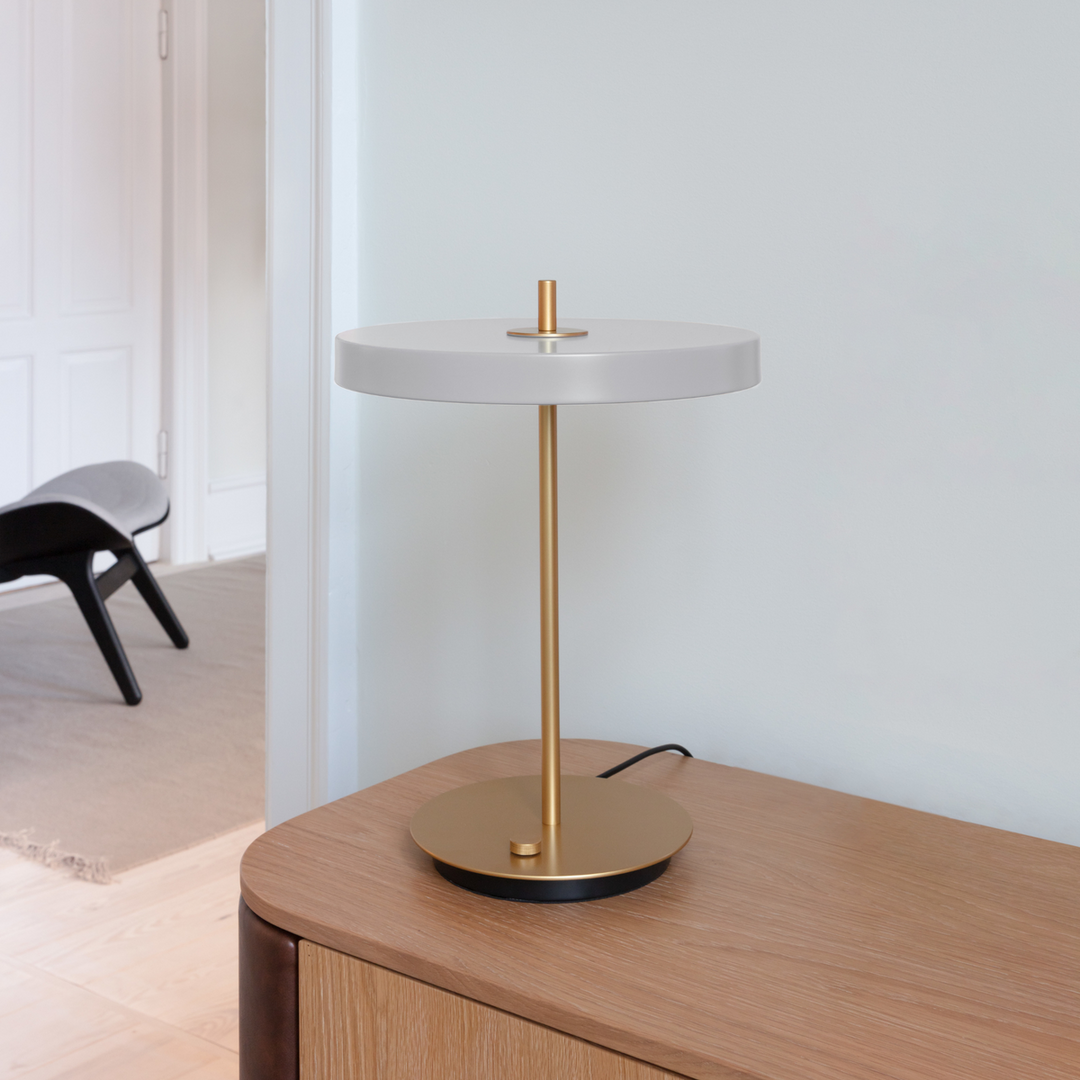 christianiabelysningproducts-5941736602453-s-files-1-0950-7622-1112-files-Asteria-bordlampe-Bordlamper-Umage-2434-14