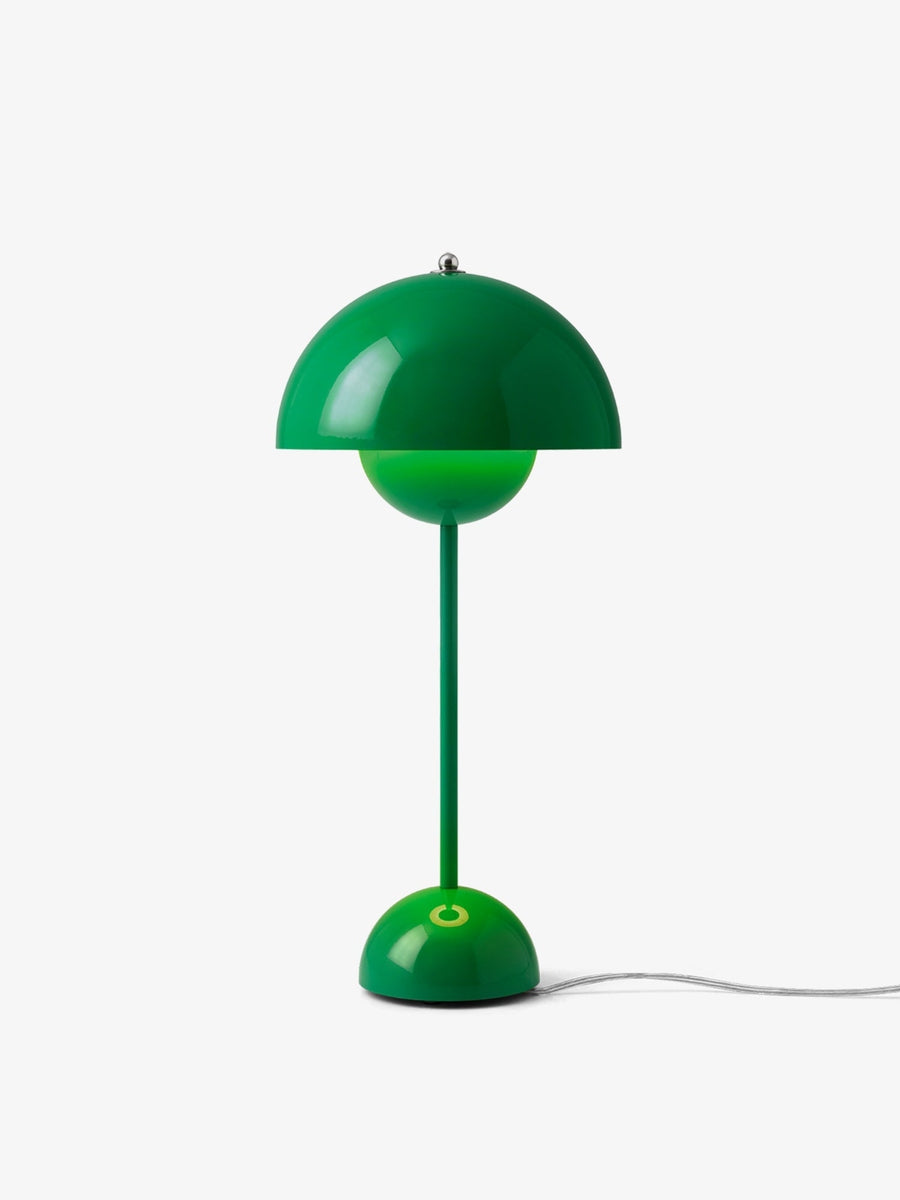 christianiabelysningproducts-9709369203802-s-files-1-0950-7622-1112-files-Flowerpot-VP3-bordlampe-Bordlamper-Tradition-133084A205-5