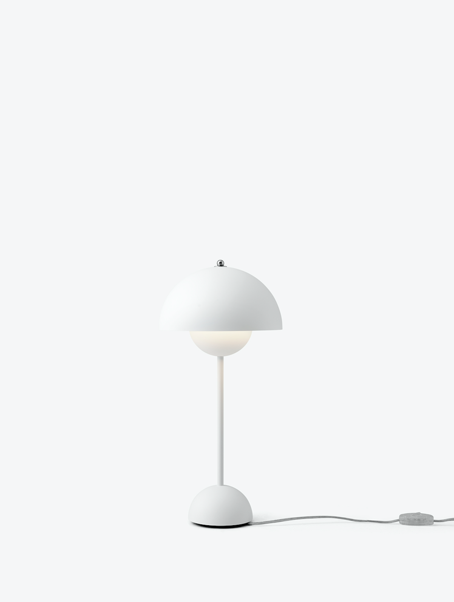 christianiabelysningproducts-9709369203802-s-files-1-0950-7622-1112-files-Flowerpot-VP3-bordlampe-Bordlamper-Tradition-133084A221-9