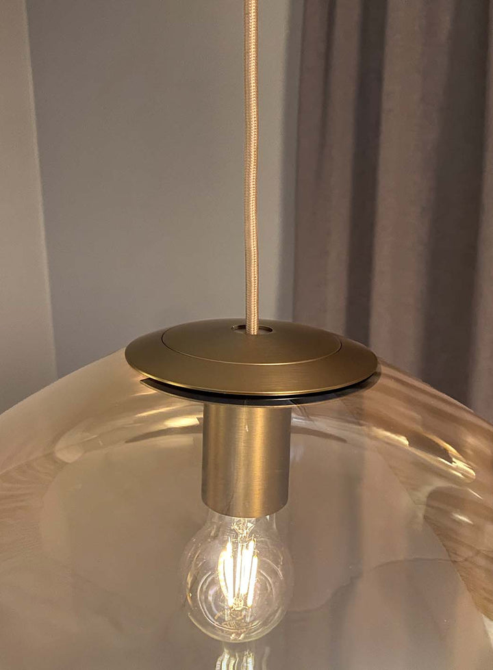 d49df7a246a98a3d79c9dd883b374b680a9eebfe_Aura_taklampe_cognac_ovenfra_4.jpg