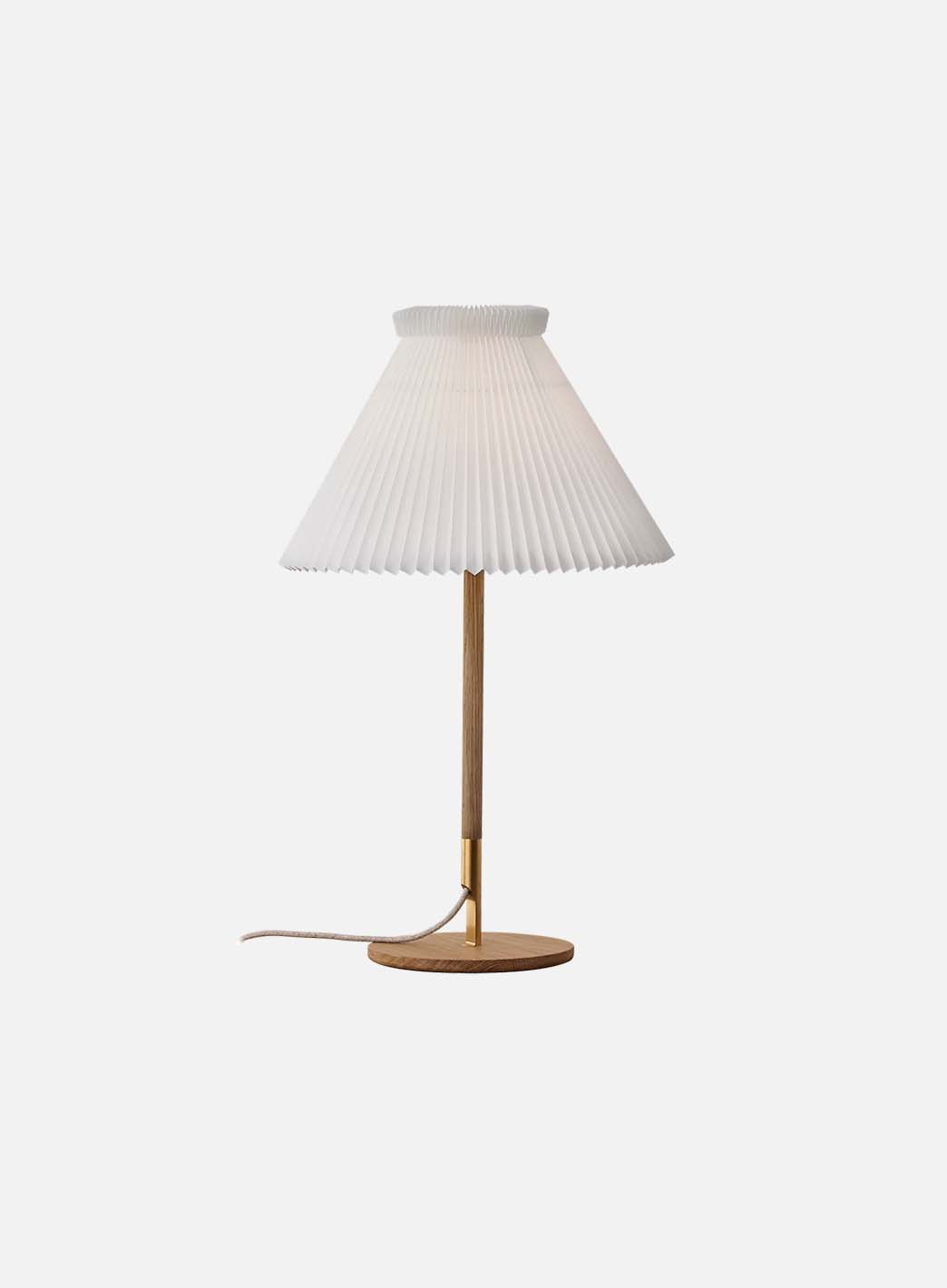 dc6ff3ee1cf2cd98c8460c16c2a23001406bba81_Model_bordlampe_Le_Klint.jpg