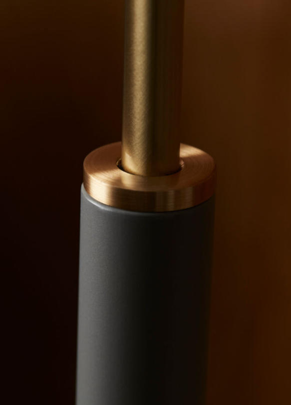 Deluxe gulvlampe - m/dimmer og messingdetaljer