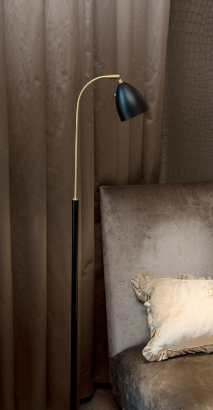 Deluxe gulvlampe - m/dimmer og messingdetaljer