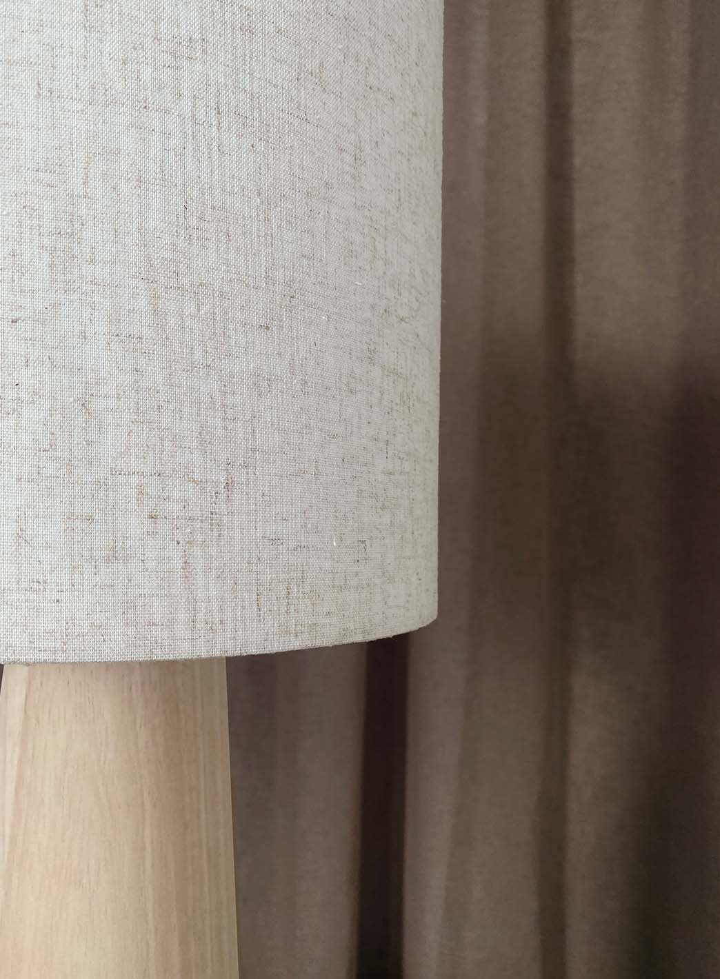 e236585cf08c8a6f12c6c44bd4f9f7f2_Skovholt_linde_bordlampe_n__rbildes_skjerm_lysav_1.jpg
