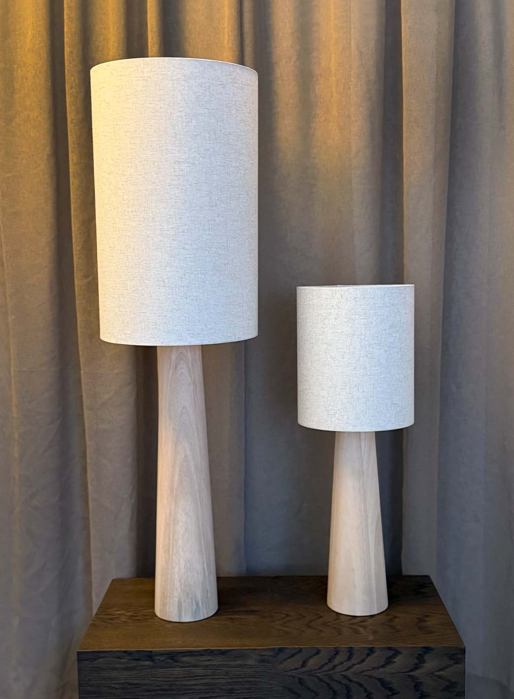 e766f765ceb2c8231ac865a27fc403e94a2a94d7_Linde_gulvlampe_gulbv_og_bord_lys_av_1.jpg