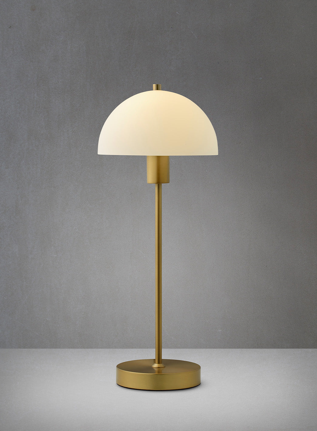 e88a676e071bfce30538dc1297e26fc8b3_Vienda_messing_opal_produktbilde_gr___bakgrunn_1.jpg