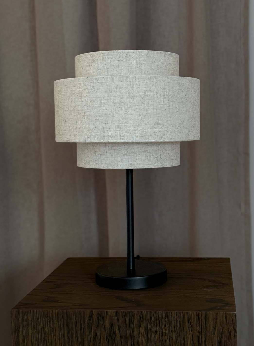 ee257141fc07e18752237f9249ca49bd2619c31c_Skovholt_linnea_bordlampe_lysav_1.jpg