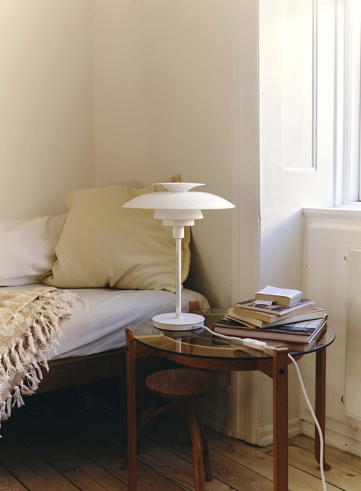 f136c1516d4d7ead537bedcb869b7d0a1e94c2c1_PH80_bordlampe_LouisPoulsen_Hvit_4.jpg