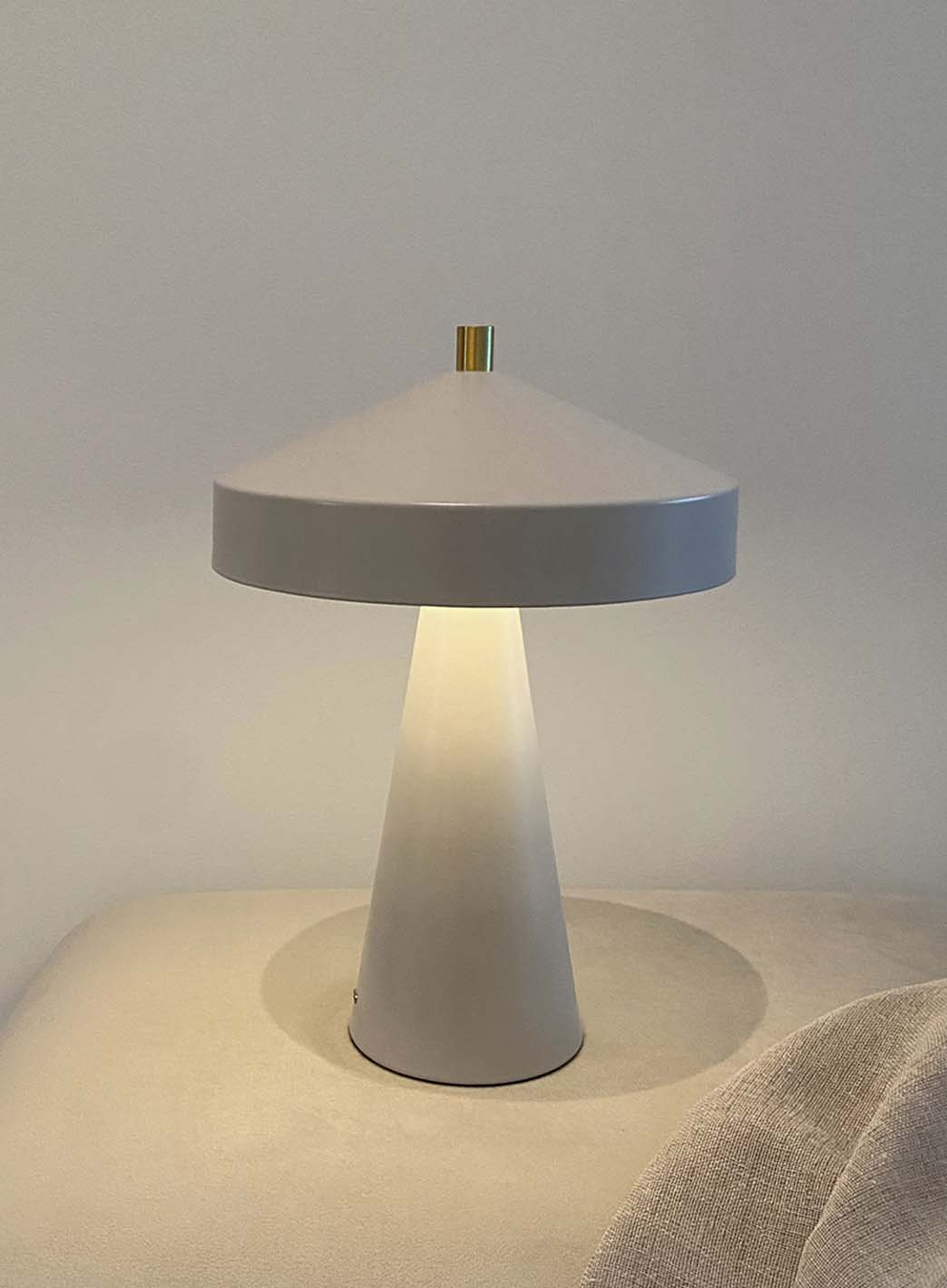 f2f00cf4feab29edc52b94682c95287c0c7cef76_skovholt_tivoli_beige_1.jpg