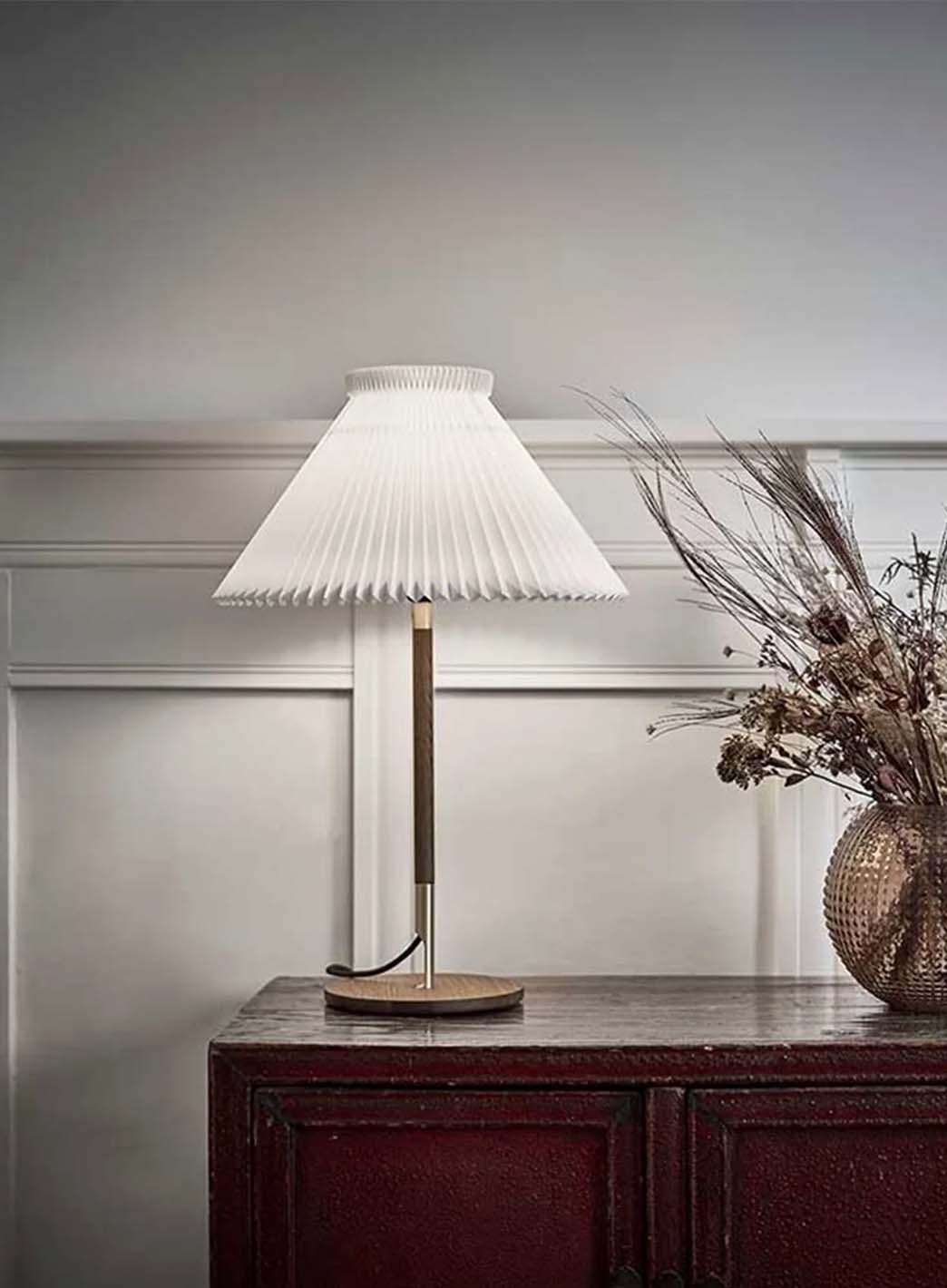 s-files-1-0950-7622-1112-files-159f327a47ae3f1967f4c6bebee075f02b27eb2e_Model_bordlampe_Le_Klint_2