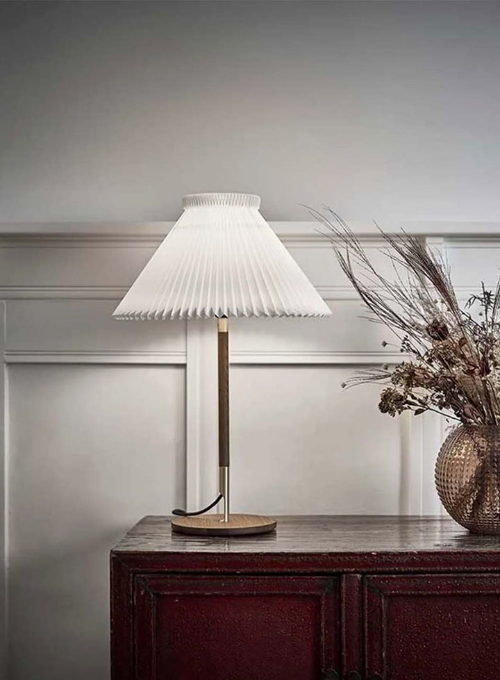 s-files-1-0950-7622-1112-files-159f327a47ae3f1967f4c6bebee075f02b27eb2e_Model_bordlampe_Le_Klint_2