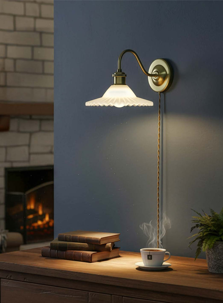 s-files-1-0950-7622-1112-files-9848f7d9d4435b71f6e436cc2b6bb5877d492045_Silvia_vegglampe_antikk_1