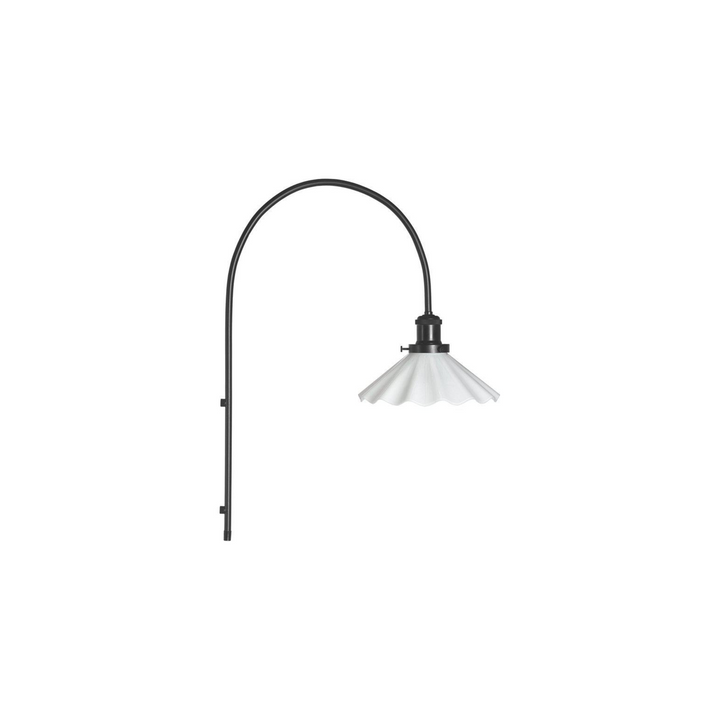 August vegglampe - med bølget skjerm