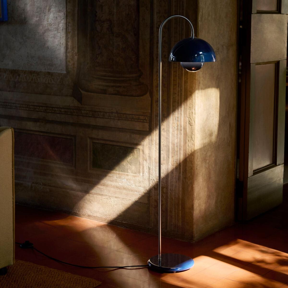 s-files-1-0950-7622-1112-files-Flowerpot-VP12-gulvlampe-Gulvlamper-Tradition-136978A274-1_ccef59c6