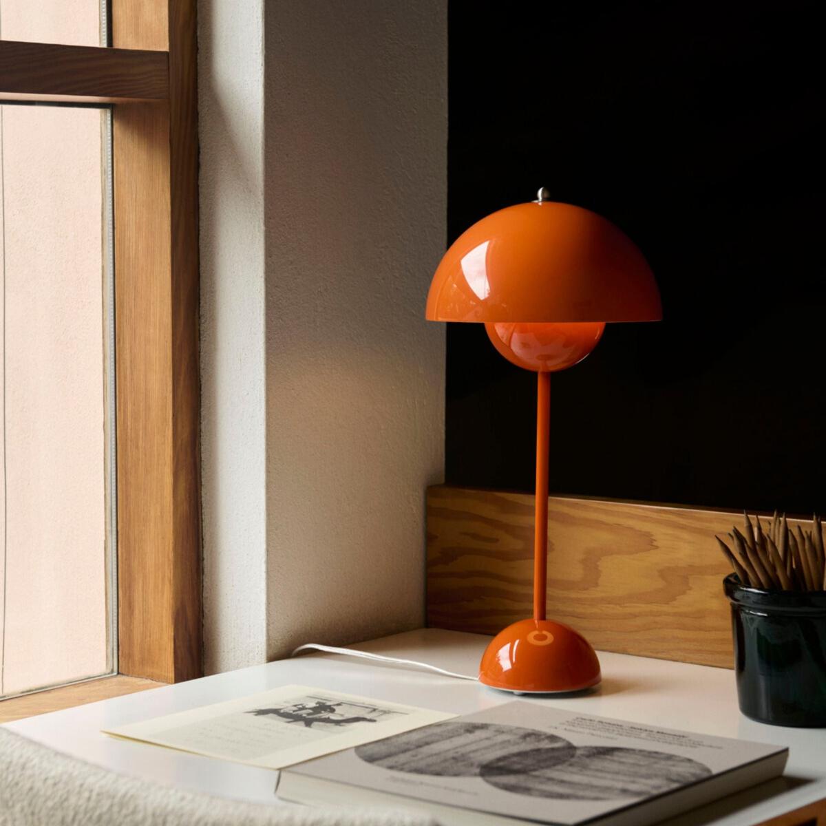 s-files-1-0950-7622-1112-files-Flowerpot-VP3-bordlampe-Bordlamper-Tradition-133084209-1