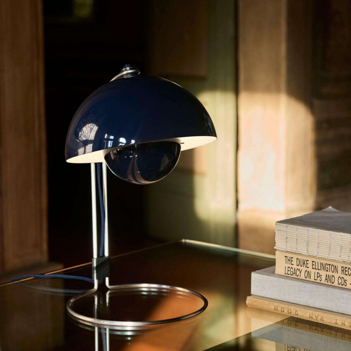 s-files-1-0950-7622-1112-files-Flowerpot-VP4-Verner-Panton-1968-Bordlamper-Tradition-133086A221-1