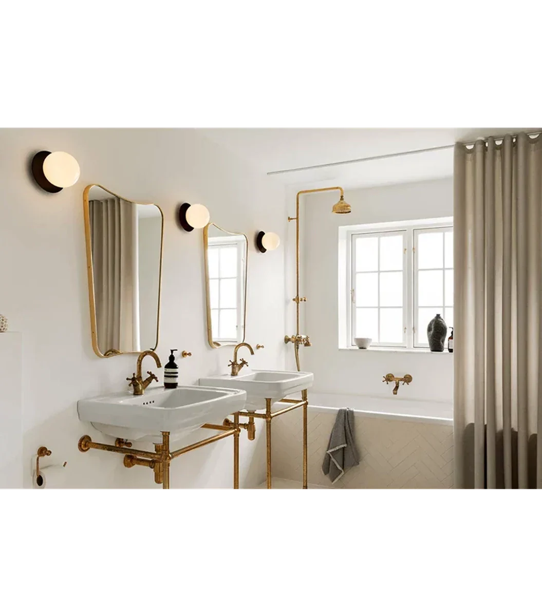 s-files-1-0950-7622-1112-files-Nuura-Liila-1-vegglampetaklampe-medium-svart-opal-glass-Vegglamper-Nuura-Nua_2046028-1