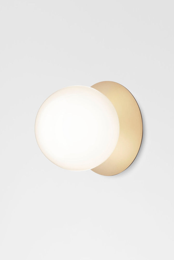 s-files-1-0950-7622-1112-files-Nuura-Liila-1-vegglampetaklampe-small-nordic-gold-opal-Vegglamper-Nuura-Nua_2046051-1